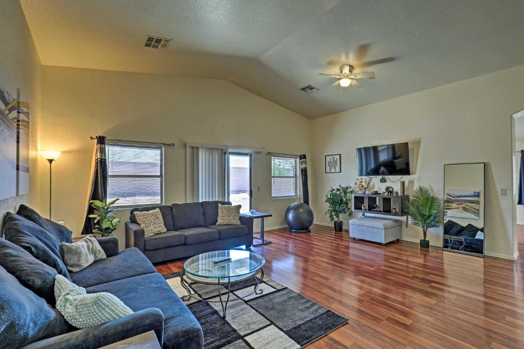 Spacious Southwestern Hideaway Pets Welcome! - main image