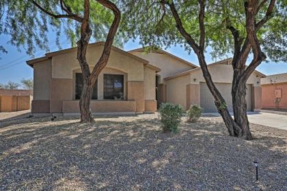 Spacious Southwestern Hideaway Pets Welcome! - image 5