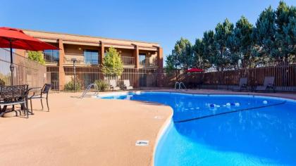 Best Western Discovery Inn - image 10