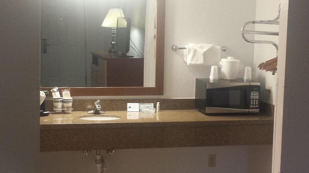 Best Western Discovery Inn - image 6