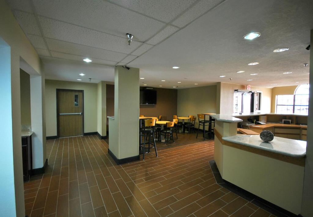 Desert Inn - image 5