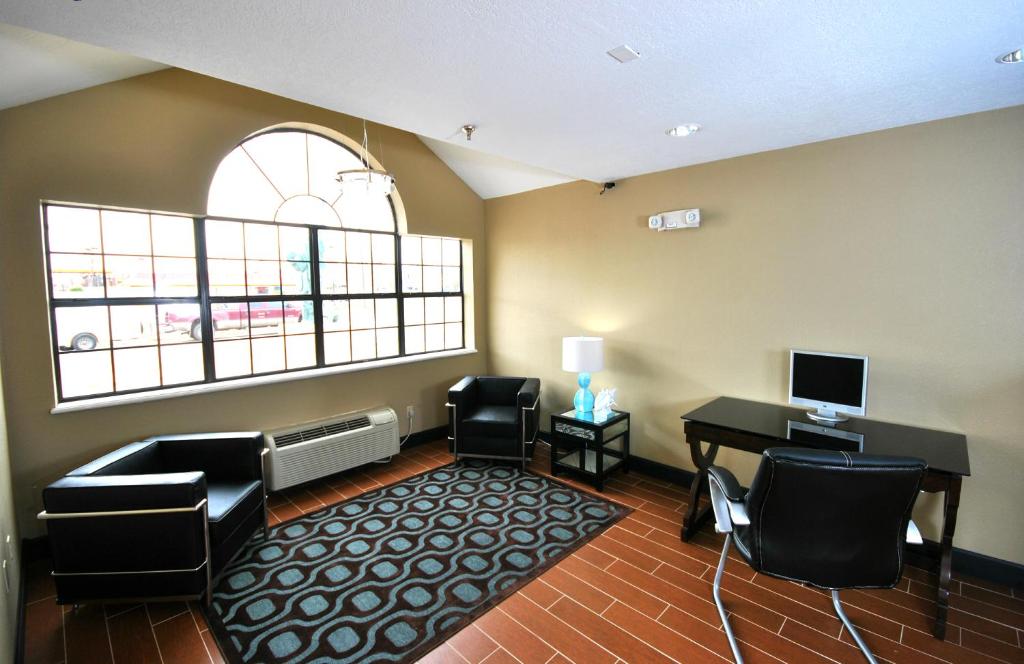 Desert Inn - image 6