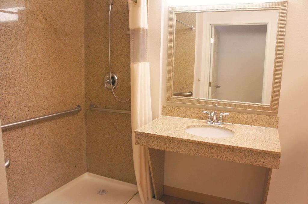 La Quinta by Wyndham Tucumcari - image 5