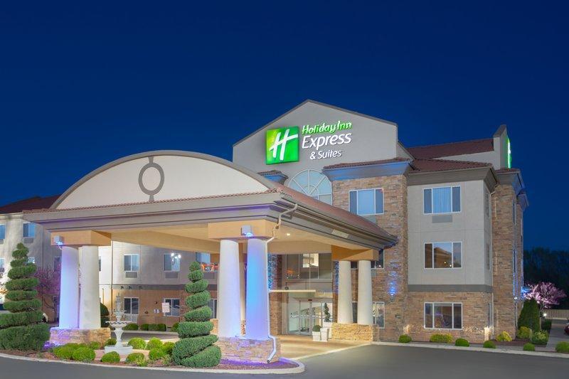 Holiday Inn Express and Suites - Tucumcari - main image
