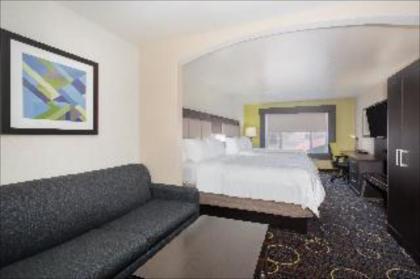 Holiday Inn Express and Suites - Tucumcari - image 3