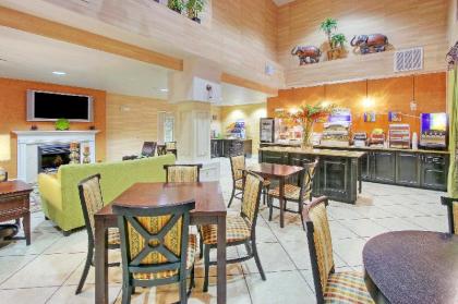 Holiday Inn Express and Suites - Tucumcari - image 4