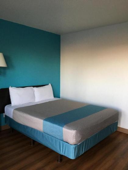 Motel 6-Tucumcari NM - image 13