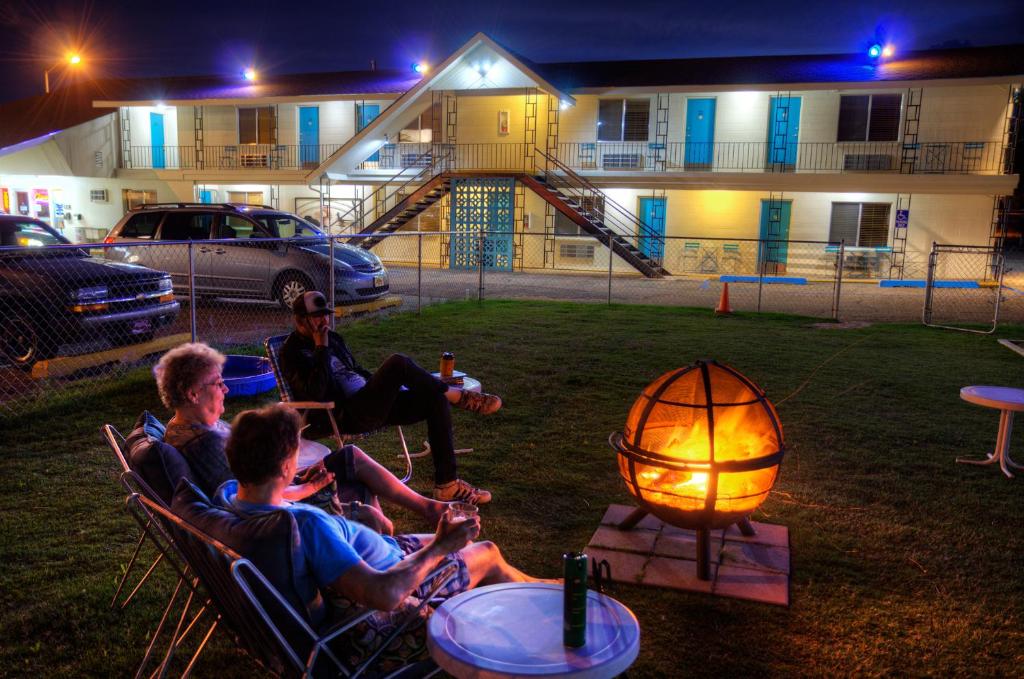Roadrunner Lodge Motel - image 2