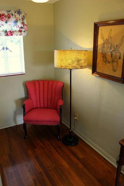 Blue Swallow Motel - image 15