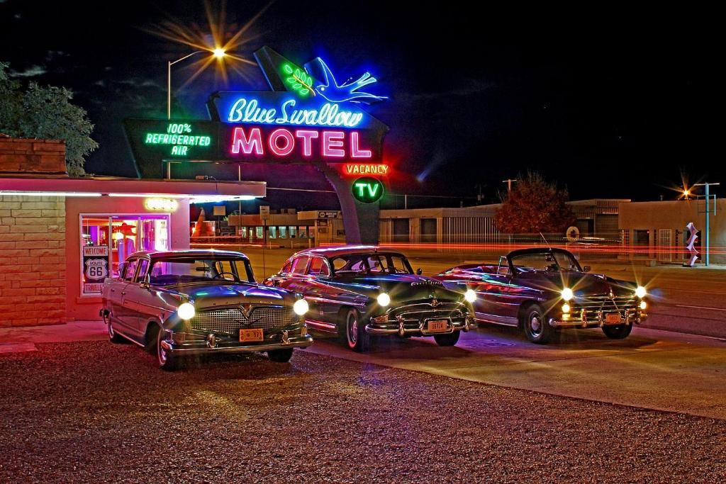 Blue Swallow Motel - image 5