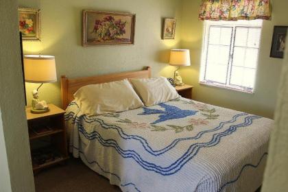 Blue Swallow Motel - image 7