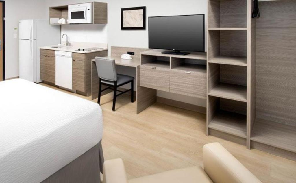 WoodSpring Suites Seattle Tukwila - image 2