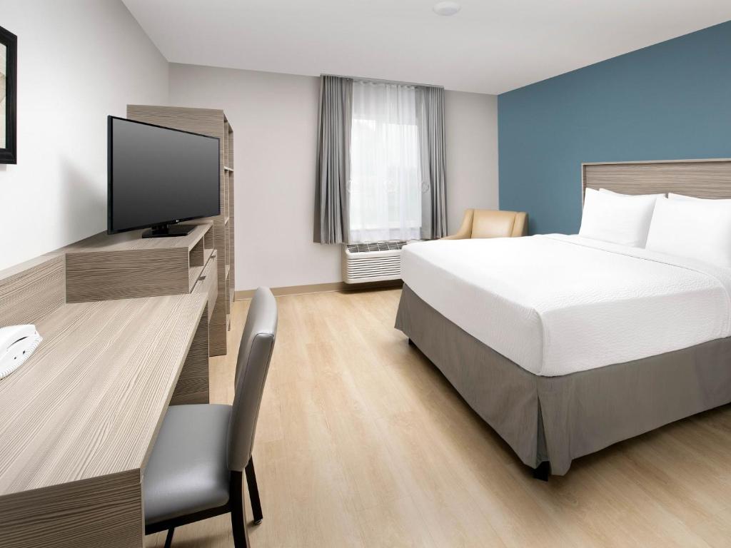 WoodSpring Suites Seattle Tukwila - image 7