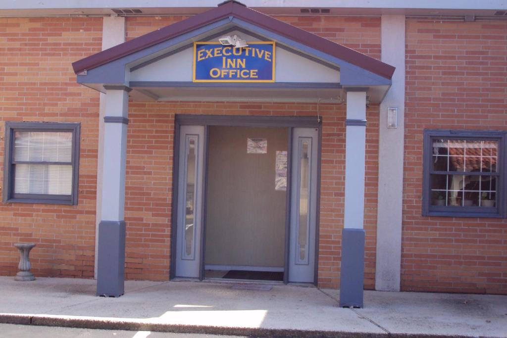 Executive Inn - main image