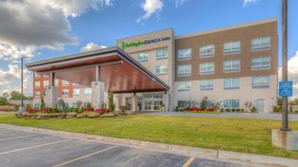 Holiday Inn Express & Suites Tulsa Midtown an IHG Hotel