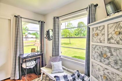 Charming Country Cottage 5 Mi to Dtwn Tulsa! - image 12