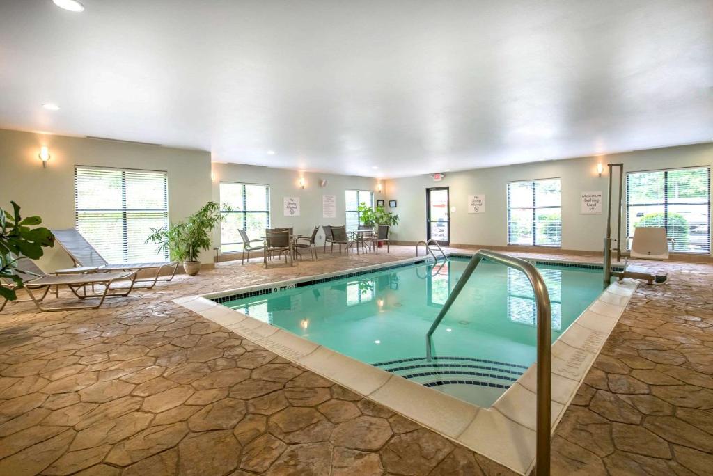 Comfort Inn & Suites - main image