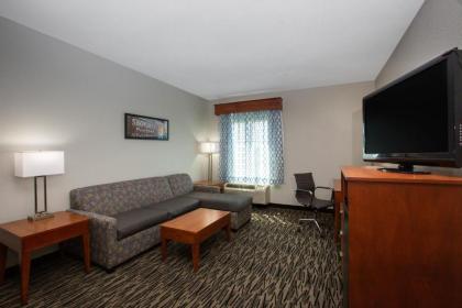 La Quinta by Wyndham Tupelo - image 9