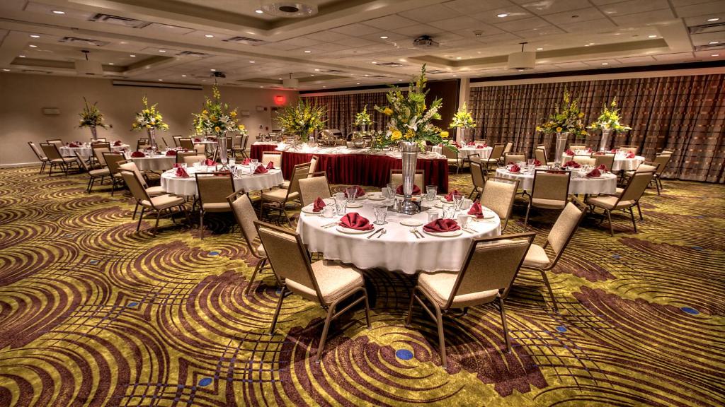 Holiday Inn & Suites Tupelo North an IHG Hotel - image 7
