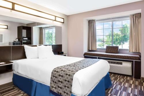 Microtel Inn & Suites by Wyndham Tuscaloosa - image 3