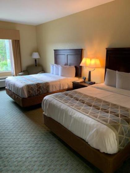 Ambassador Inn & Suites - image 4