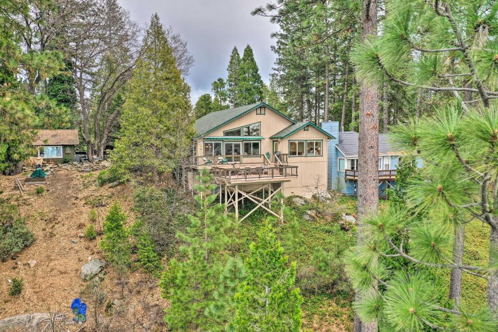 Pet-Friendly Mountain Home with Deck 3 Mi to Hiking - image 3