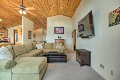 Pet-Friendly Mountain Home with Deck 3 Mi to Hiking - image 5