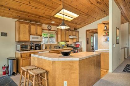 Pet-Friendly Mountain Home with Deck 3 Mi to Hiking - image 7