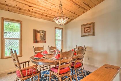 Pet-Friendly Mountain Home with Deck 3 Mi to Hiking - image 9