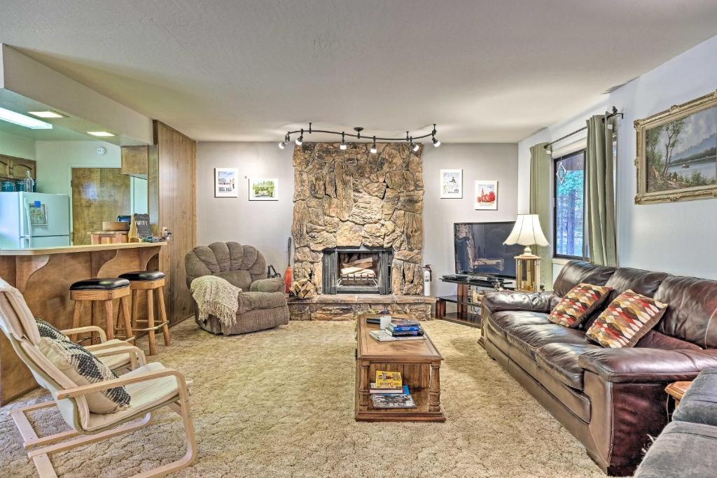 Pet-Friendly Nature Lovers Hideaway in Twain Harte - main image