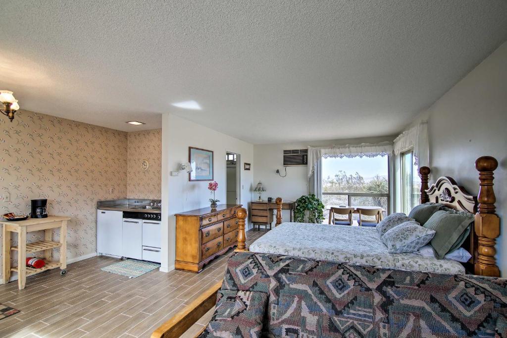 49 Palms Oasis Escape - Mins to Joshua Tree - image 3