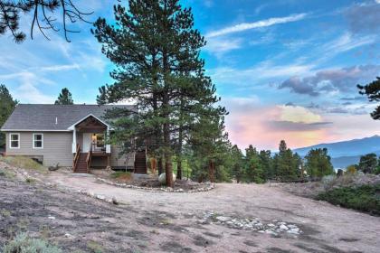 Gorgeous Twin Lakes Home with Deck Overlooking Mtns!