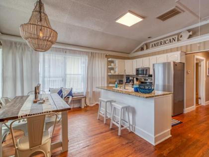 New Vacation Home! Heated Pool Access Walk to Beach Restaurants Shopping & More! - image 4