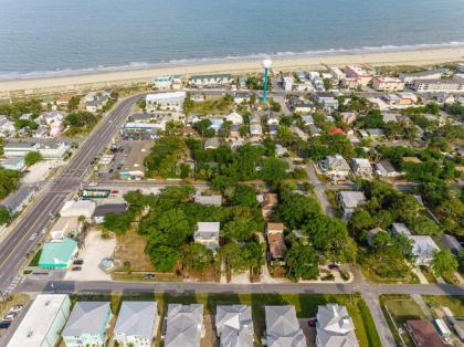 New Vacation Home with Heated Pool Access Walk to Beach Restaurants Shopping & More - image 9