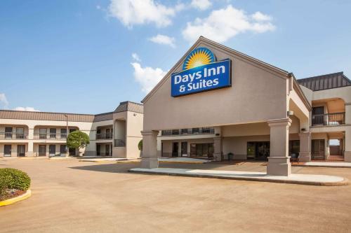 Days Inn & Suites by Wyndham Tyler - main image