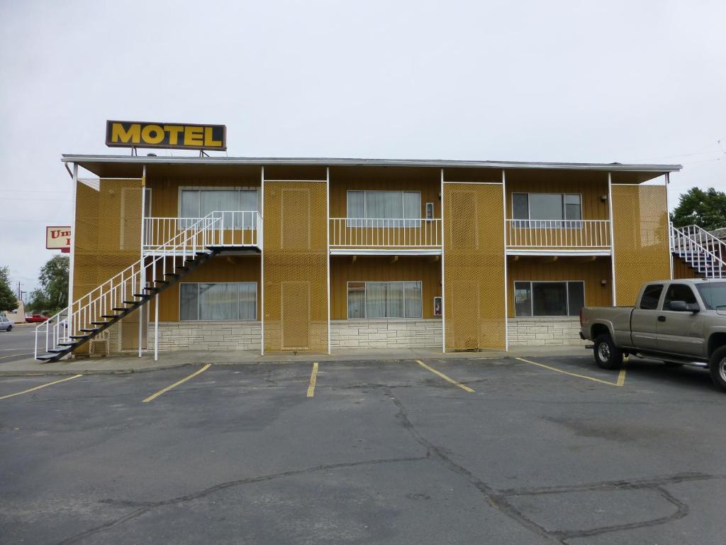 Umatilla Inn & Suites - main image
