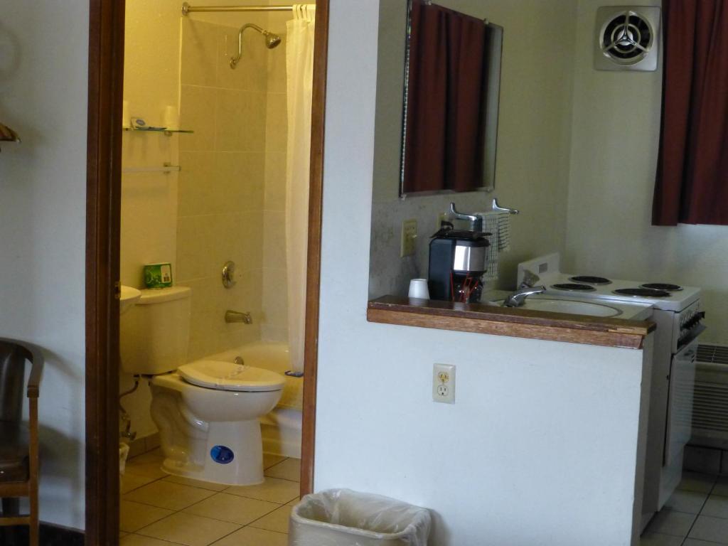 Umatilla Inn & Suites - image 4