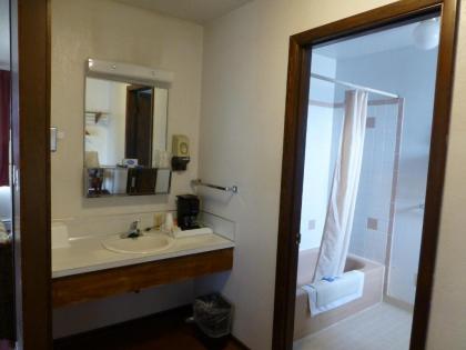 Umatilla Inn & Suites - image 7