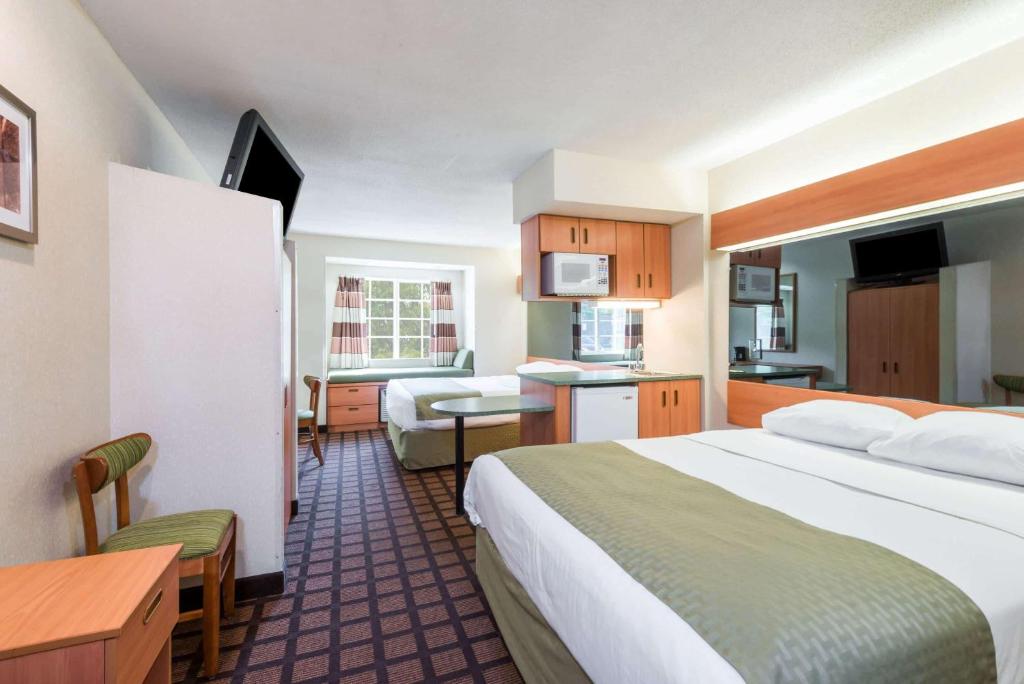 Microtel Inn & Suites by Wyndham Uncasville - image 7