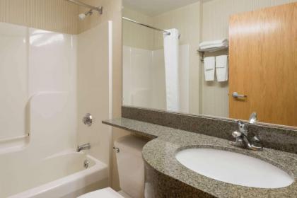 Microtel Inn & Suites by Wyndham Uncasville - image 9
