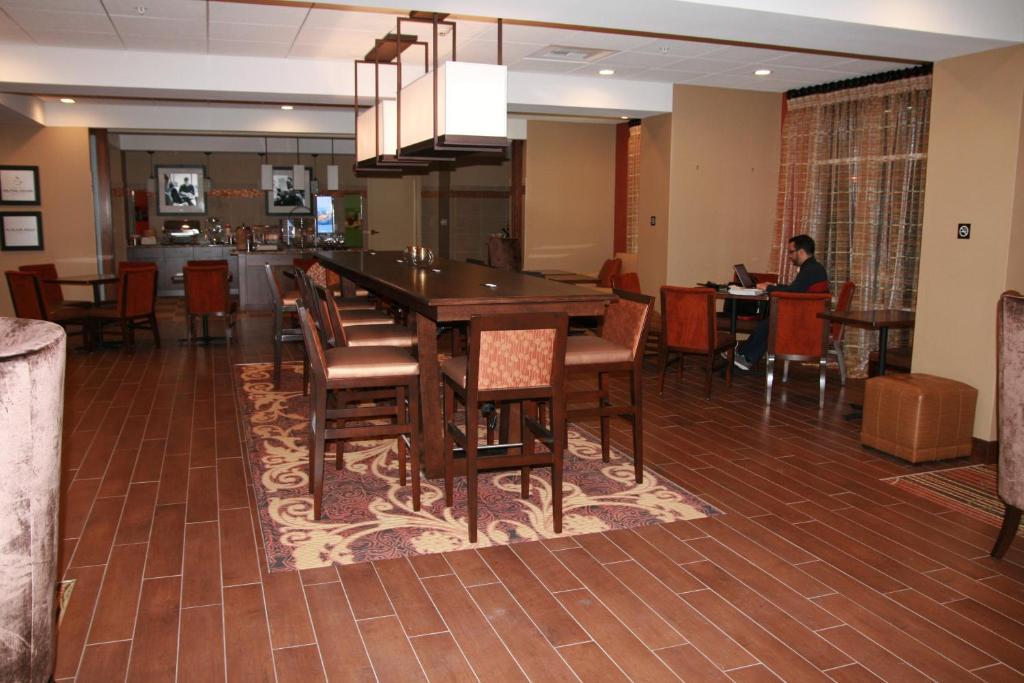 Hampton Inn Union City - image 3