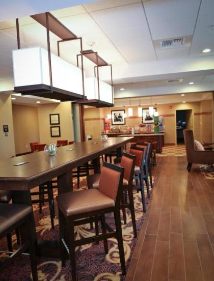 Hampton Inn Union City - image 9