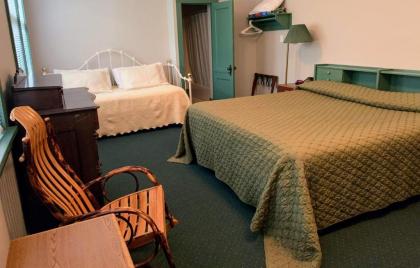 Gordon Beach Inn - image 10