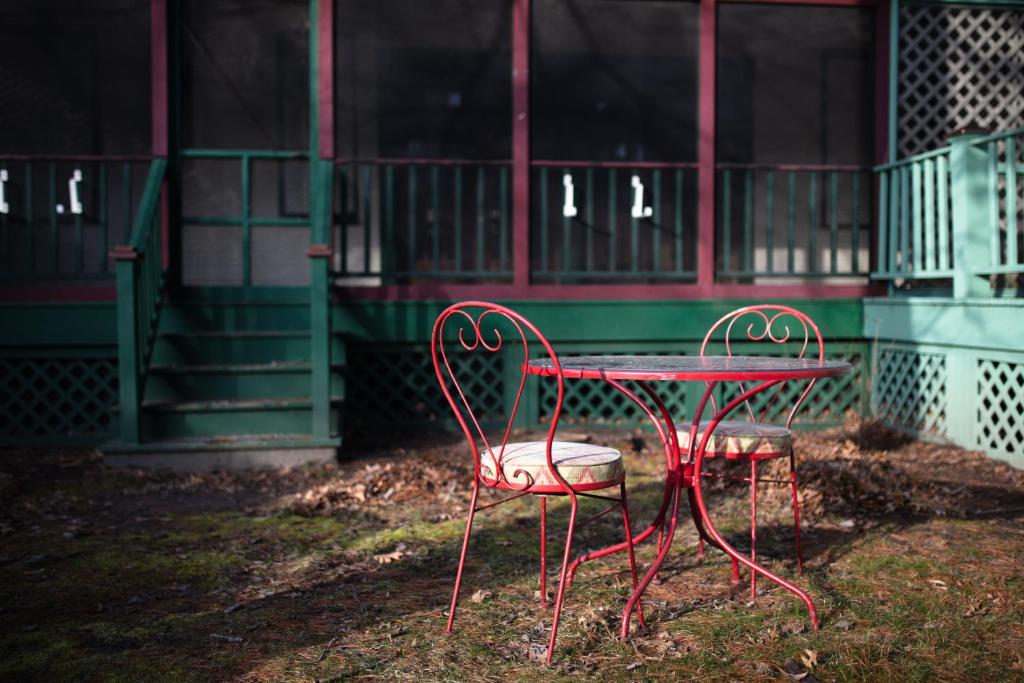 Gordon Beach Inn - image 4