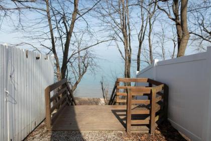 Gordon Beach Inn - image 7