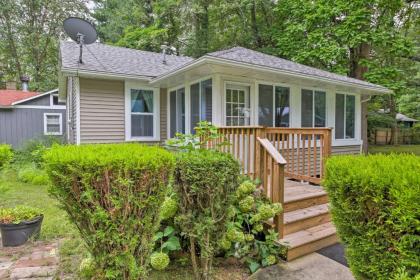 Union Pier Craftsman Cottage - Walk to Lake and Beach!