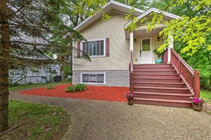 Cozy Union Pier House with Hot Tub Deck and Backyard