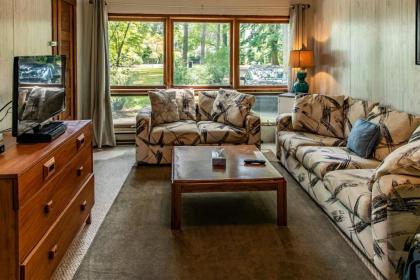 Casual Lake Living - image 8