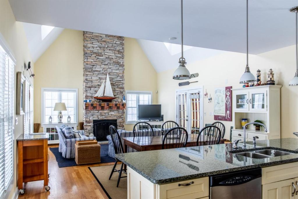 The Lighthouse in Lakeshore Cottages - main image