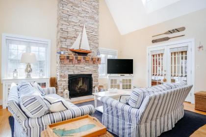 The Lighthouse in Lakeshore Cottages - image 2